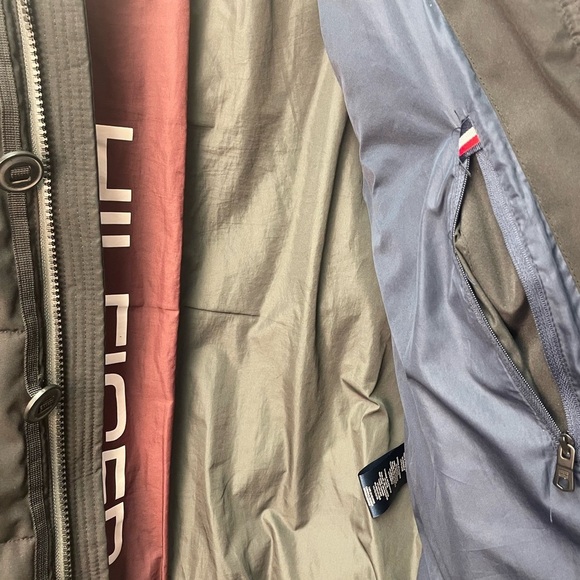 Tommy Hilfiger Black Puffer Jacket with Fur Hood - Picture 11 of 16